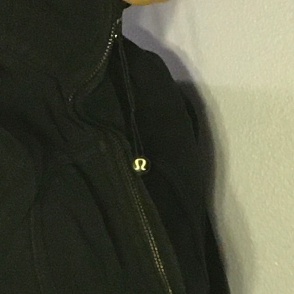GUC Size 6🍋Lululemon black Scuba Hoodie - Picture 3 of 7